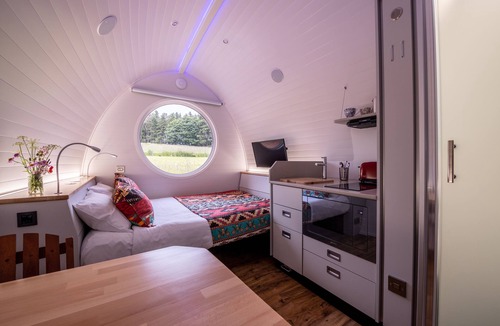 Lauder Cabin | Luxury Secluded Tiny Home Glamping Pod with Private Hot Tub & Stunning Views ✨