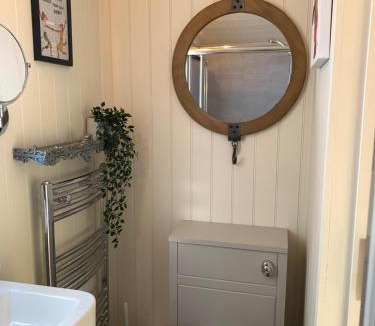 Coalpit Heath Other | Luxury Shepherds Hut, Snapdragon
