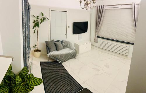 Elmers End House | Luxury studio apartment, Beckenham