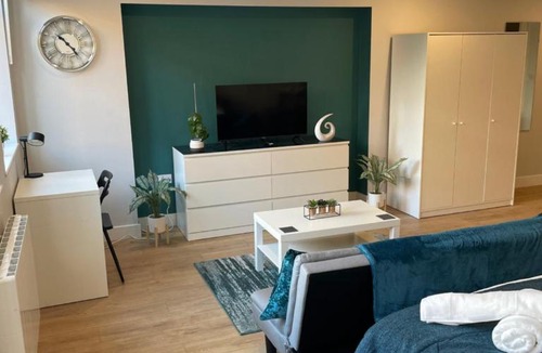 Northampton Apartment | Luxury Super-King Bed Apartment in Central Northampton