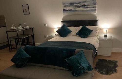 Northampton Apartment | Luxury Super-King Bed Apartment in Central Northampton