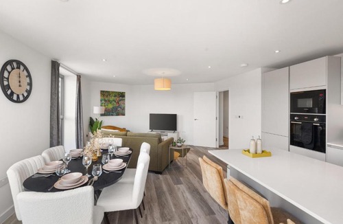 Barnhill Apartment | Luxury Wembley 2 bed Flat - Sleeps 9