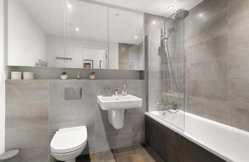 Barnhill Apartment | Luxury Wembley 2 bed Flat - Sleeps 9
