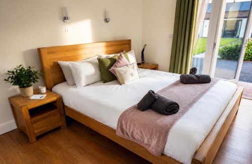 Reydon House | Lytton Tree Lodge Self-Catering Lodges