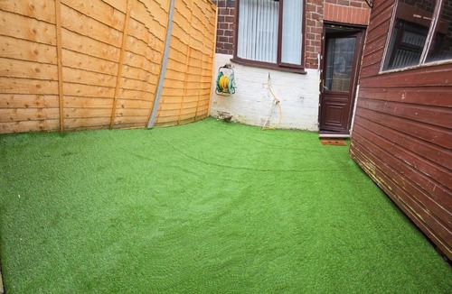 Failsworth Apartment | Machester Oldham Accomodation-Sleeps 6 -2BR