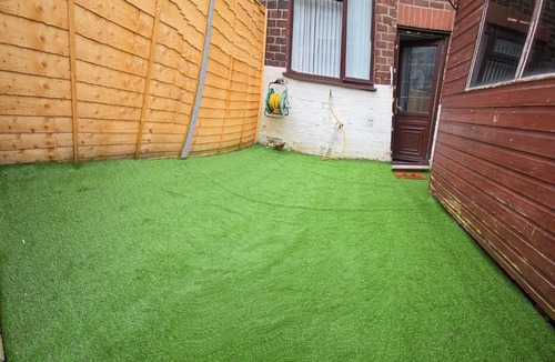 Failsworth Apartment | Machester Oldham Accomodation-Sleeps 6 -2BR