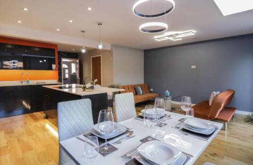 Caversham House | Magnolia House