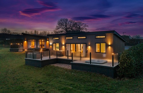 Canaston Bridge House | Mallard's Rest - Countryside, Hot Tub