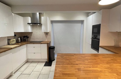 Ashton-under-Lyne Cottage | MALLISON COTTAGE, pet friendly, with a garden in Ashton-Under-Lyne