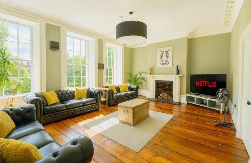 Salford House | Manchesters Ultimate House - Hot tub - Sleeps 22!