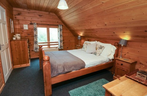 Bridgetown Cabin | Maple in Dolton, Devon. 3 bed.