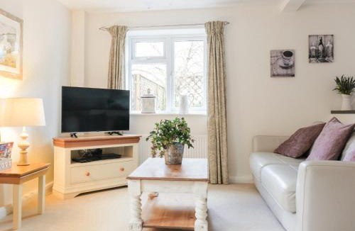 Corsham House | Maple Lodge