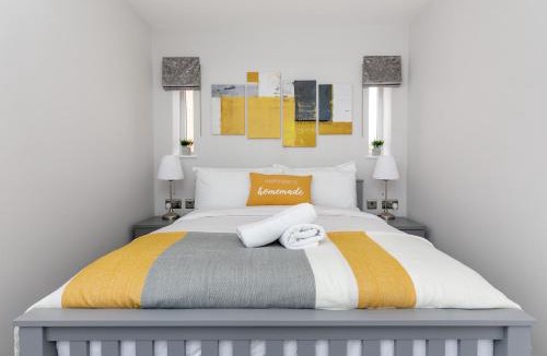 Reading Apartment | Maple Lodge