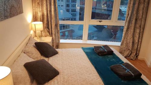 Nottingham City Centre Apartment | Marco Island -Spacious City Centre 2 Bedroom Apartment