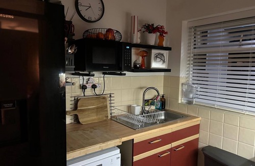 Oulton Broad House | Marina-side 2-Bed Bungalow Pool, Gym & Norfolk Broads Access