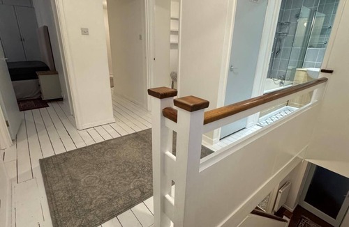 Kings Langley House | Marvelous 4-bedroom townhome in charming Kings Langley