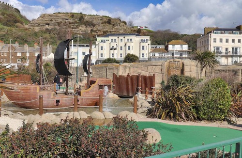 Old Town Hastings House | Master accommodation suite 7 sea view