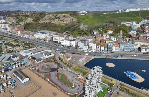 Old Town Hastings House | Master accommodation suite 7 sea view