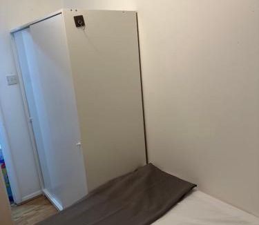 West Thurrock Apartment | Maya-Ama Cosy 2 Bedroom Flat Near Lakeside Shopping Centre And Grays
