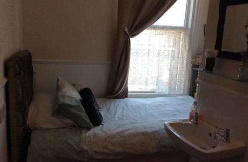 Blackpool Town Center Bed & Breakfast | Mayfair Hotel