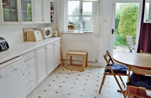 Broadwindsor House | Meadow Cottage-E1793