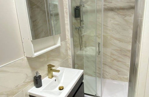 Uttoxeter House | Meadows Way Guest House