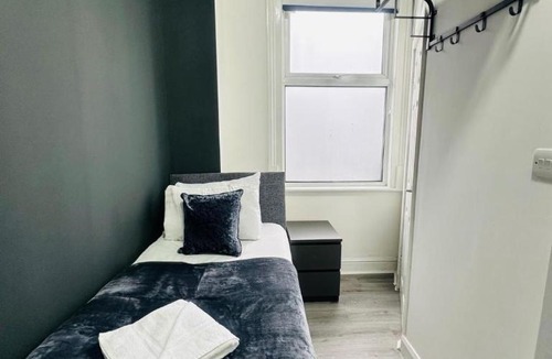 Liverpool Hotel | Melrose Abbey Guest House