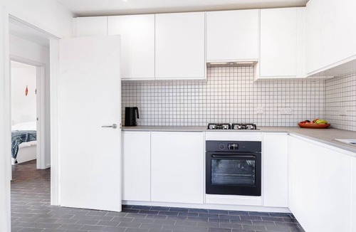 Cheltenham House | Mid-Century Modern Style 1BD House w/Large Garden