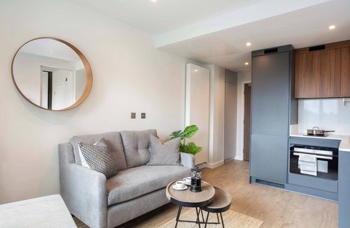 Fairfield Apartment | Mid-Century studio - Cinema & Games room : StayCozy