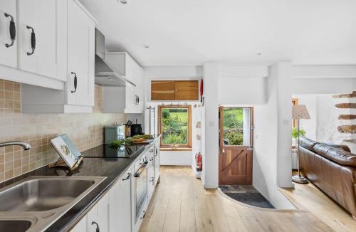 Tuckenhay House | Middle Cottage - Tranquil cottage ideal for walkers