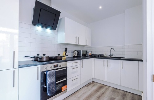 Hull Old Town Apartment | Middleton Chambers by Guestz