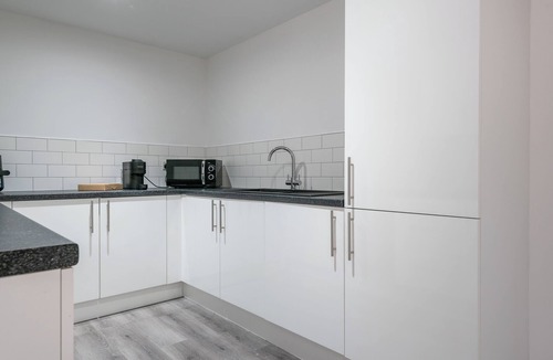 Hull Old Town Apartment | Middleton Chambers by Guestz