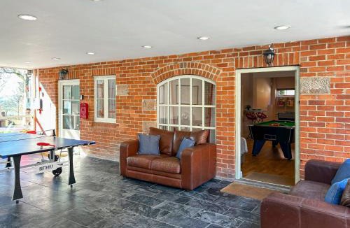 Knockerdown House | Middleton- Qux