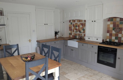 Bourton Cottage | MILL STREAM COTTAGE, family friendly in Lower Slaughter
