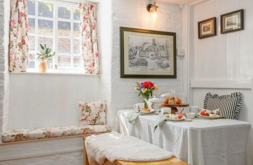 Winfrith Newburgh House | Milton Cottage