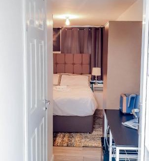 Cradley House | Mimi's Private Compact and Cozy Ensuite
