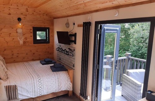 Malltraeth Cabin | Min yr Afon - Cabin - Sleeps 2 - Hot Tub - Parking