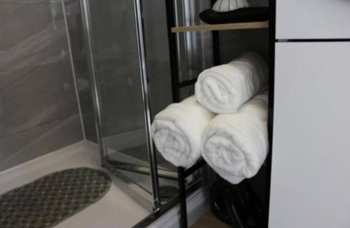 Newport Pagnell Apartment | Mini Cosy Studio Flat Milton Keynes