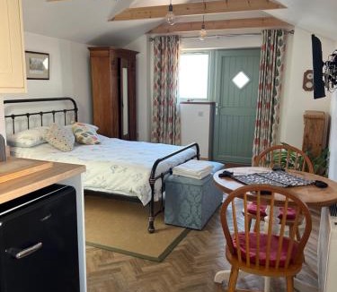 Barrow Gurney Apartment | Mini Treacle Cottage