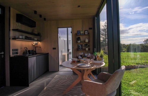 Llangefni Cabin | Mirror Cabin · Private Sauna & Plunge · Anglesey