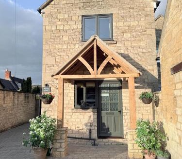 Winchcombe House | Misty View - 2 Bed Cottage in Winchcombe