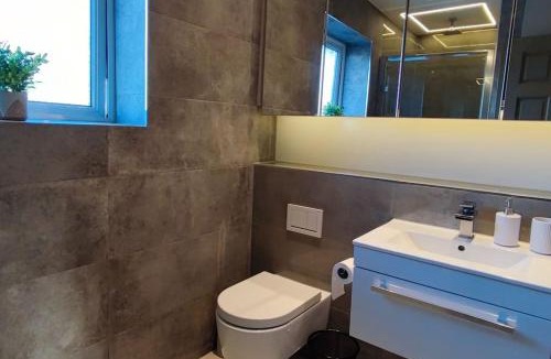 Borehamwood Apartment | Modern 1 BR flat with Air Con