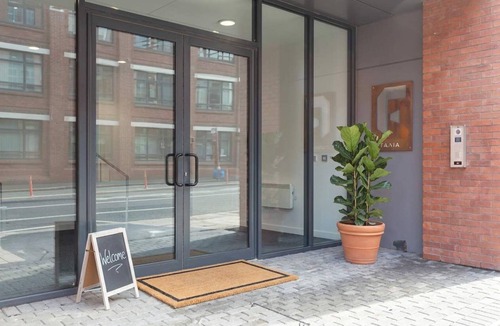 Bordesley Apartment | Modern 1BED Central Birmingham Apartment- Sleeps 4