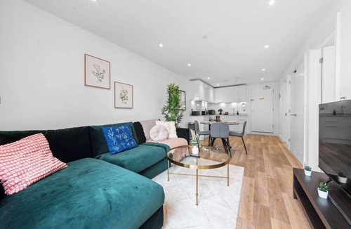 Gravesend Apartment | Modern 1BR Apartment w Patio & Garden in Gravesend