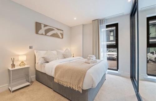 Barnet Apartment | Modern 1BR Flat Next to Cockfosters Tube Station