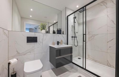 Barnet Apartment | Modern 1BR Flat Next to Cockfosters Tube Station
