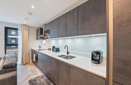 Barnet Apartment | Modern 1BR Flat Next to Cockfosters Tube Station