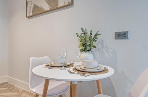 Barnet Apartment | Modern 1BR Flat Next to Cockfosters Tube Station