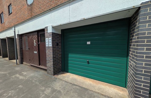 Nottingham Apartment | Modern 2-bed flat near QMC and city centre, with private garage