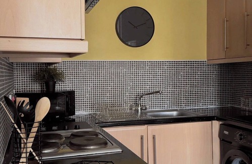 Warrington Apartment | Modern 2-Bed Flat with Flexible Beds